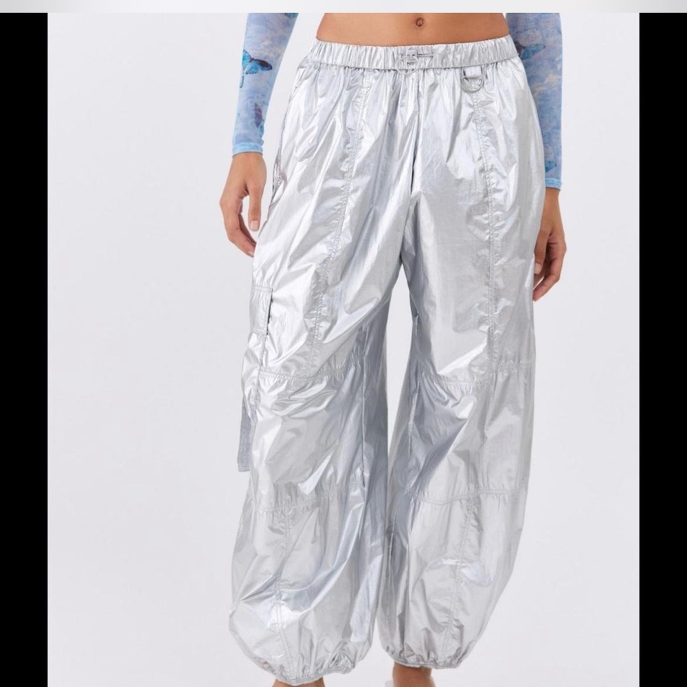 NWOT Urban Outfitters Metallic Cargo Parachute Pants (Silver Size XS)